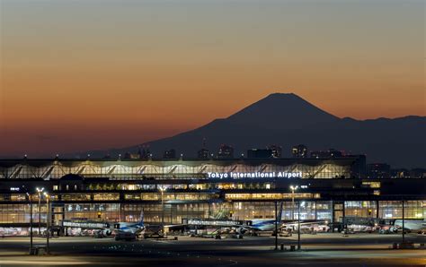 山口宇部空港から羽田空港：空の旅と地上の物語