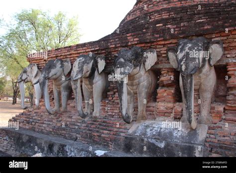  「ワット・パ・ケオ寺院の壁画」: 13 世紀タイの神秘と壮大さ